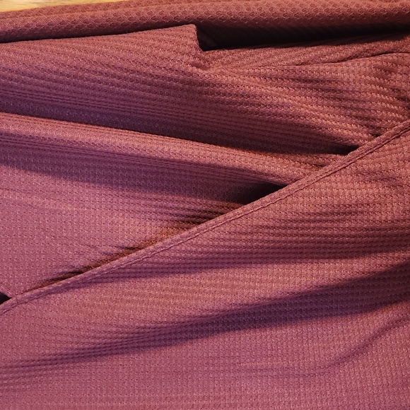 New without tags Thermal like faux wraparound top from Bloomchic size 18/20 - Picture 4 of 9